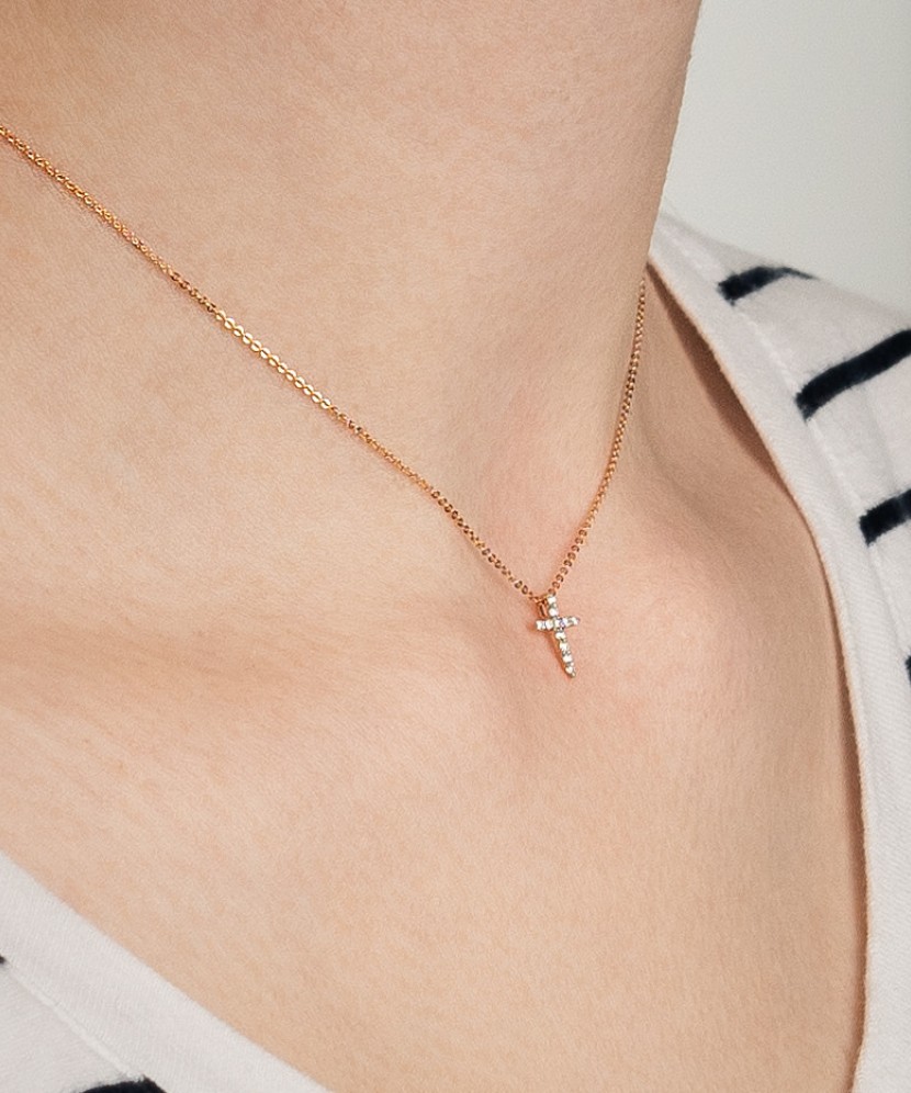 Zelta ķēdīte ar briljanta piekariņu "Krustiņš"