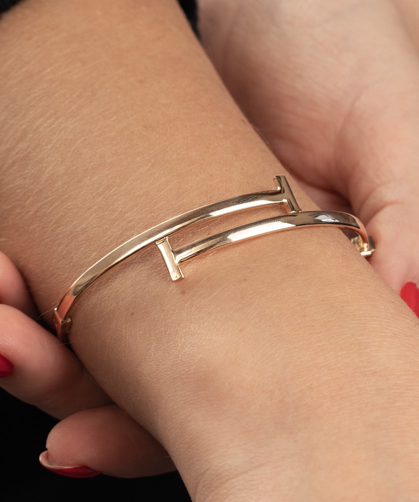 Жёсткий золотой браслет