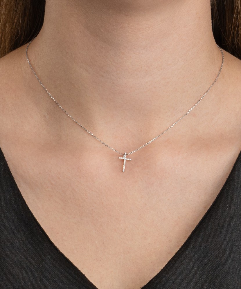 Подвеска из белого золота с бриллиантами "Крестик"