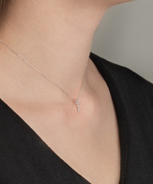 Подвеска из белого золота с бриллиантами "Крестик"