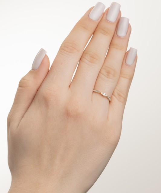 Auksinis žiedas su deimantais - Goldinga