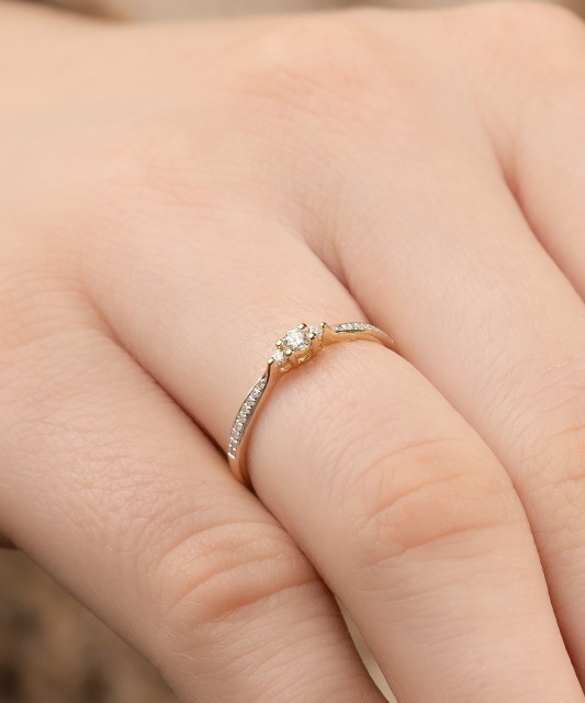 Золотое кольцо с алмазами