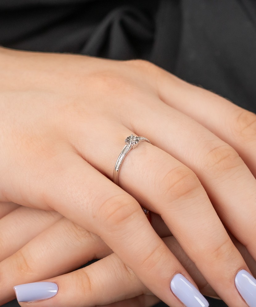 Кольцо из белого золота с алмазами