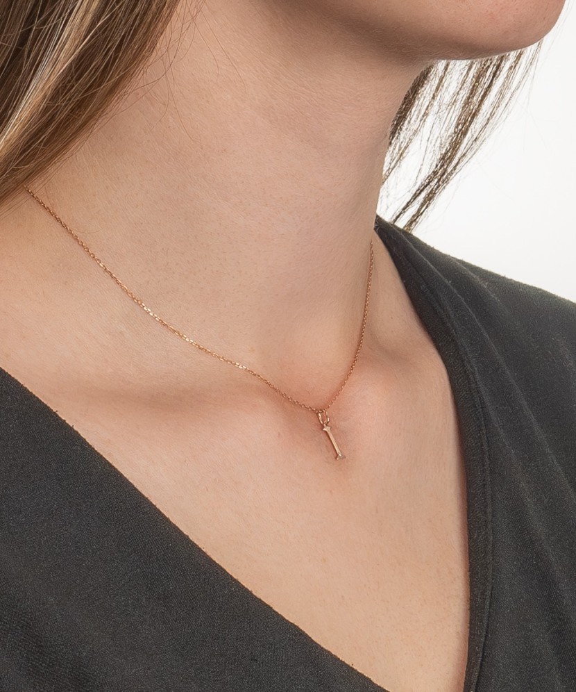 Золотой кулон с бриллиантом, буква I