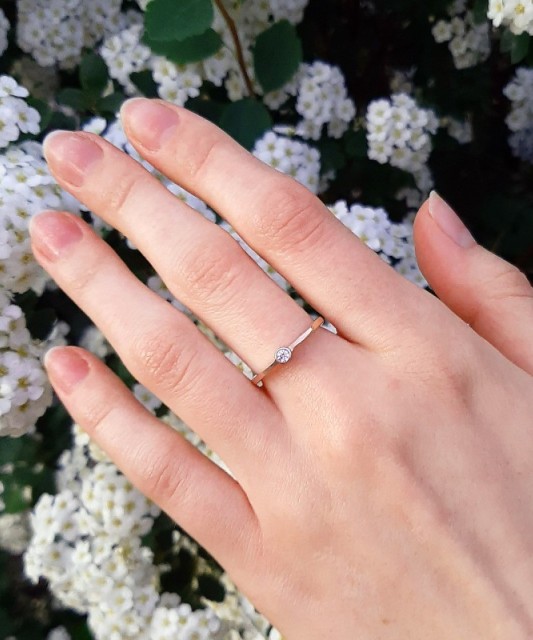 Apzeltīts sudraba gredzens ar cirkonijiem