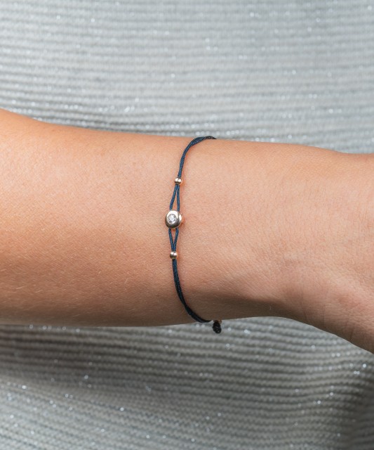 Melnā Diega Rokassprādze Ar Zelta Piekariņu - Diegu rokassprādzes ar zeltu - Goldinga