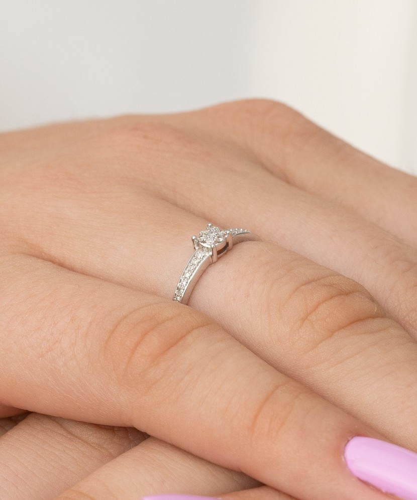 Baltā zelta gredzens ar dimantiem