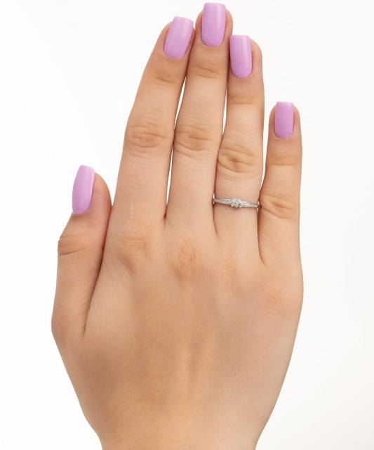 Кольцо из белого золота с алмазами