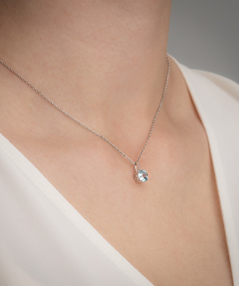 Baltā zelta kulons ar topāzu un dimantiem