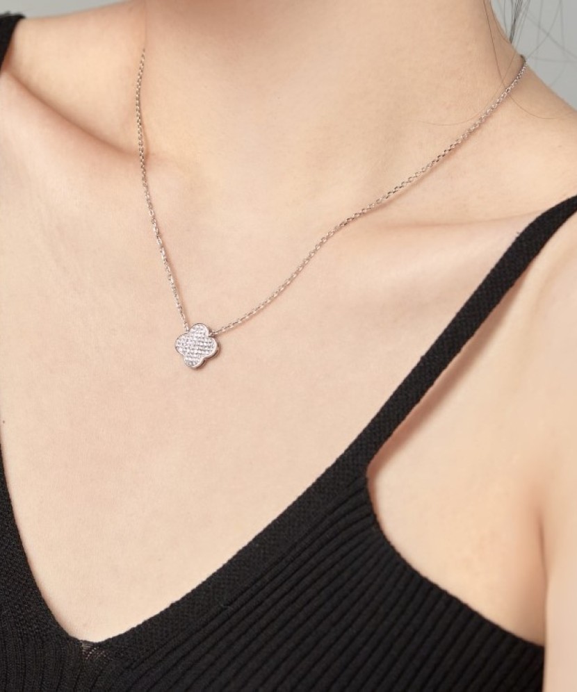 Серебряная цепочка с подвеской из циркона