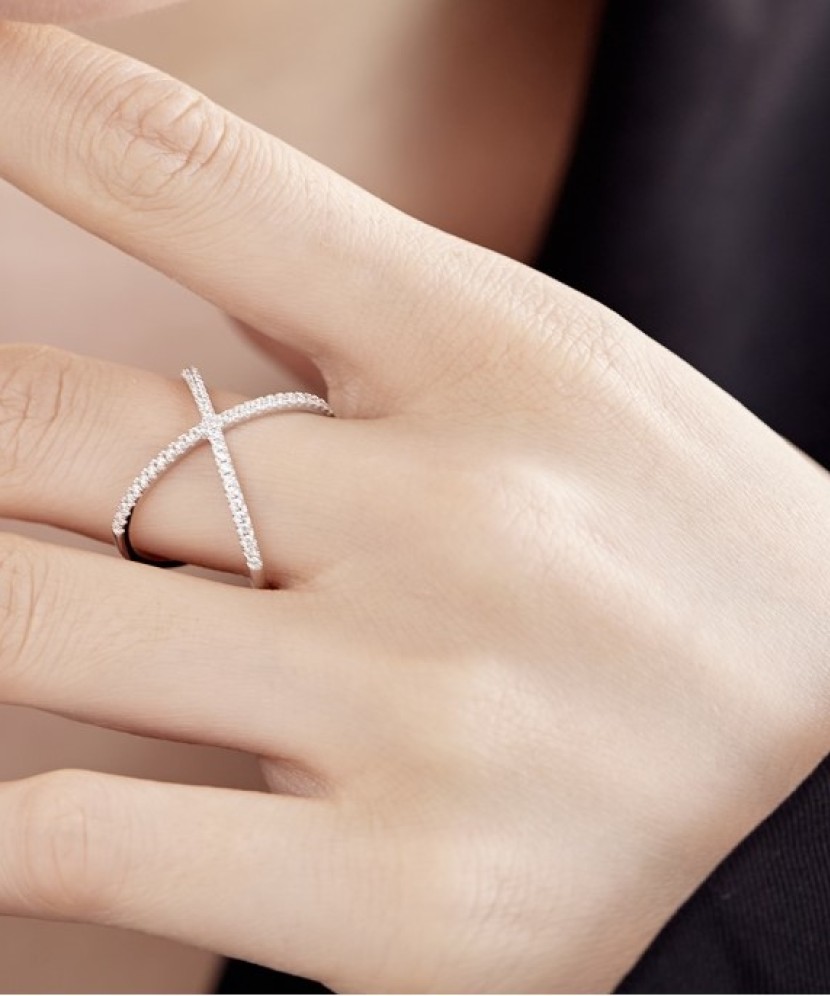 Серебряное кольцо с цирконами