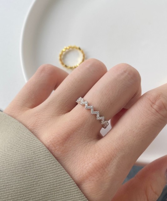 Sudraba gredzens ar cirkonijiem