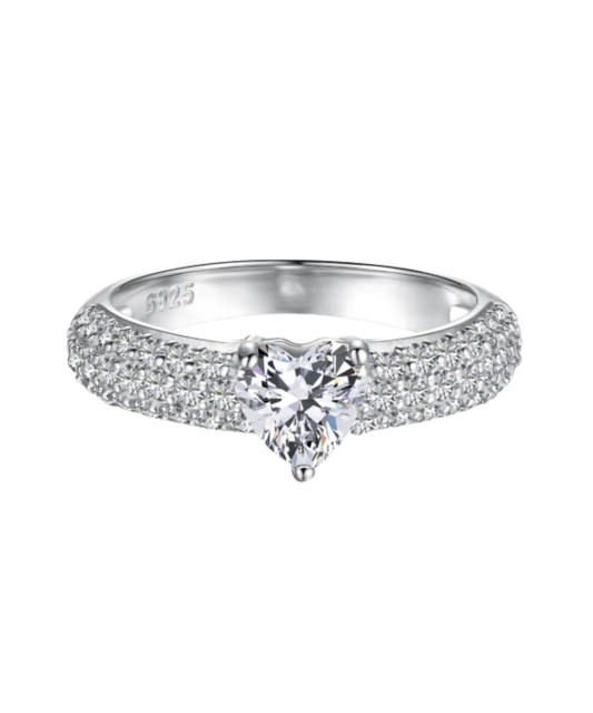 Серебряное кольцо с цирконами