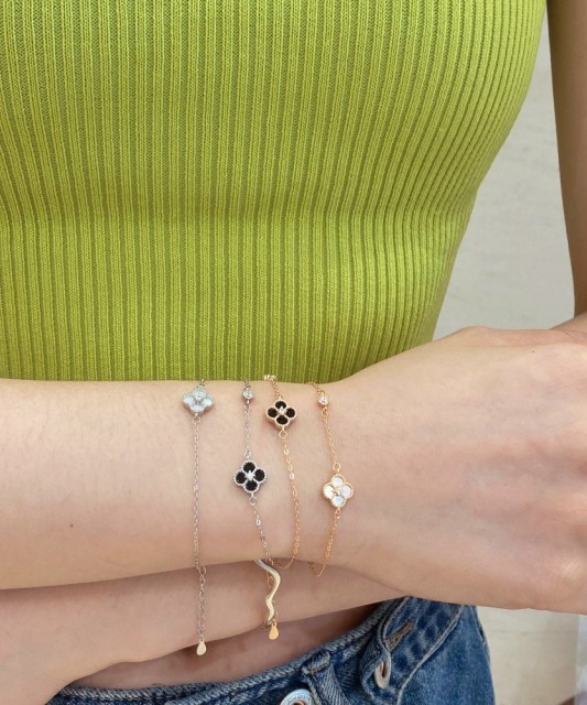 Sudraba rokassprādze ar emalju un cirkoniju