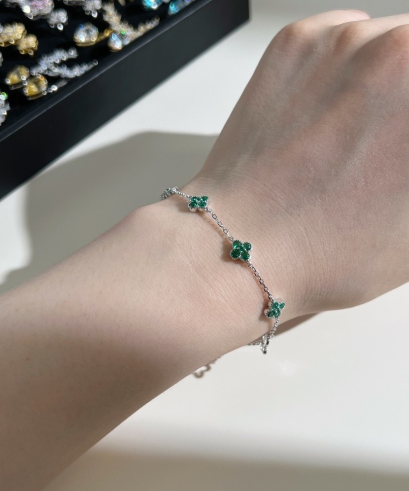 Серебряный браслет с цирконами