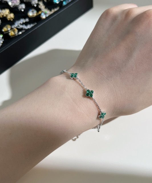 Sudraba rokassprādze ar cirkonijiem