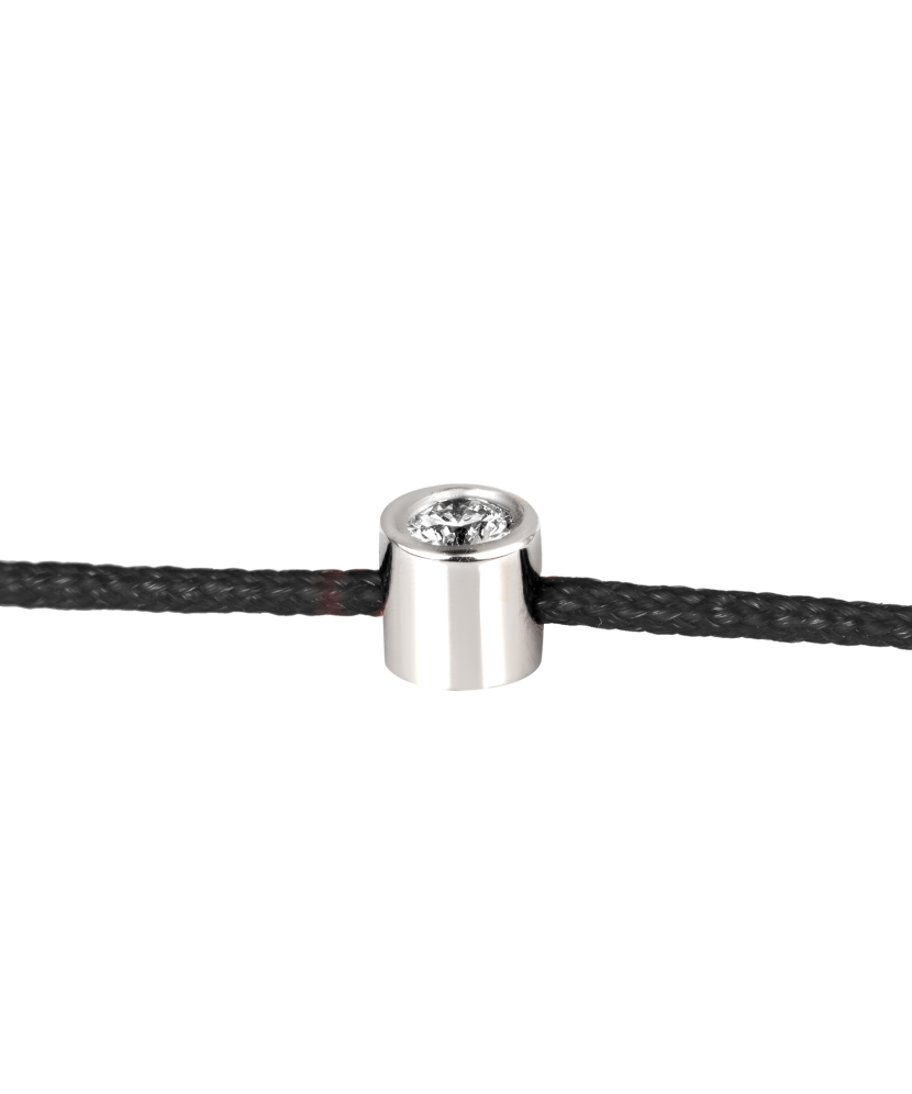Браслет из черный нити с подвеской из белого золота и бриллиантами 0.03ct