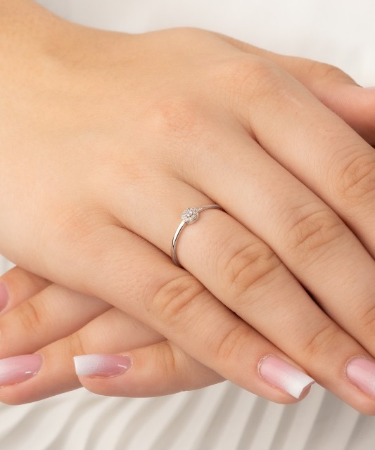 Baltā zelta gredzens ar cirkonijiem