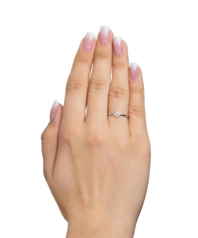 Baltā zelta gredzens ar cirkonijiem