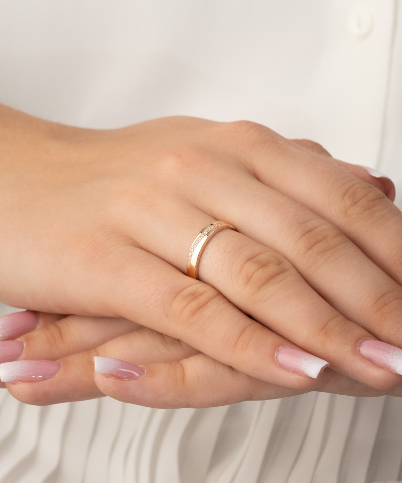 Золотое кольцо с цирконами