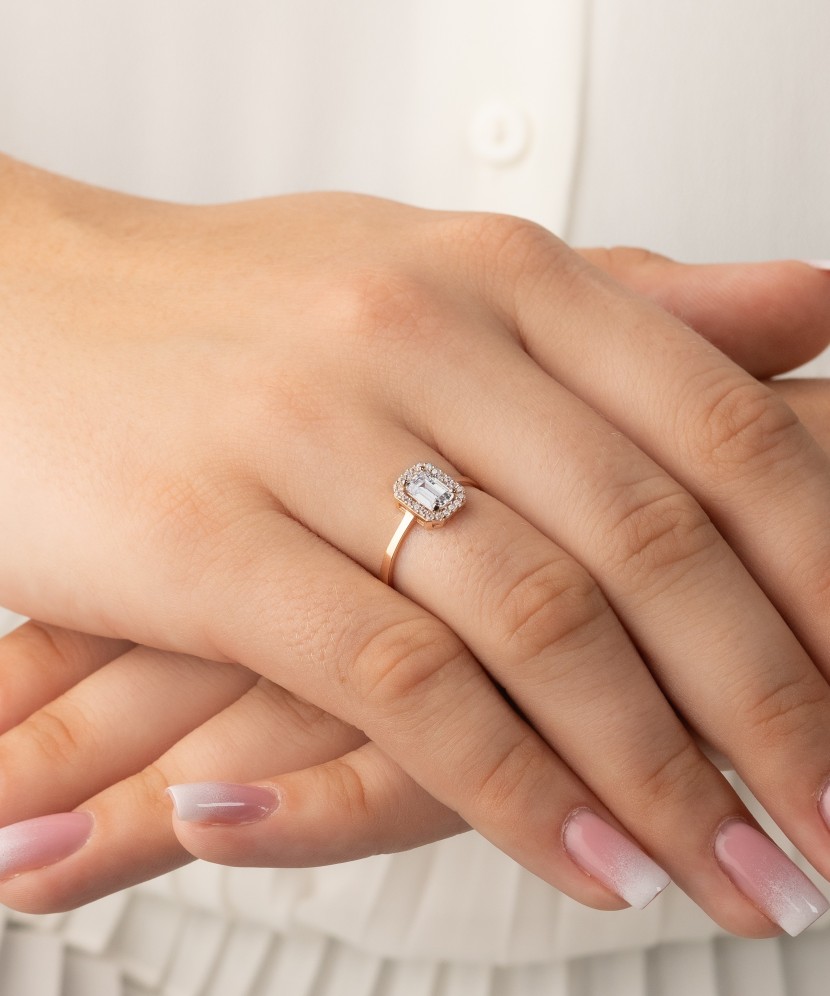 Zelta gredzens ar cirkonijiem