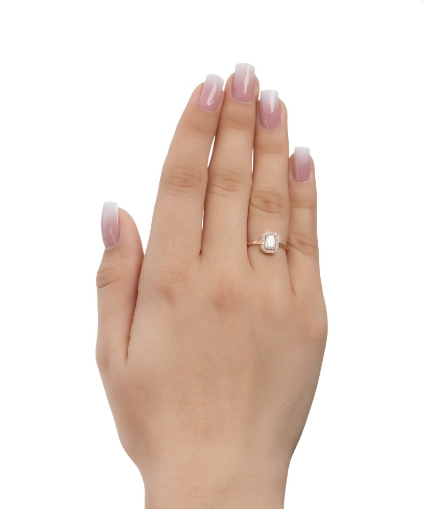 Золотое кольцо с цирконами