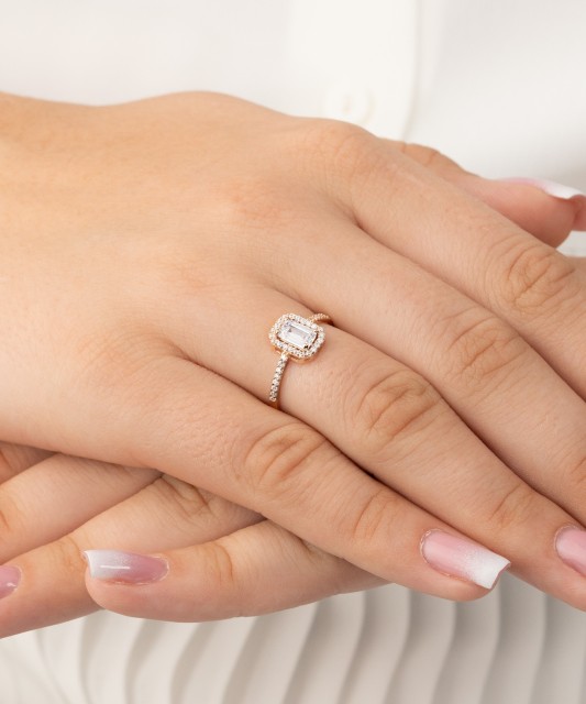 Zelta gredzens ar cirkonijiem