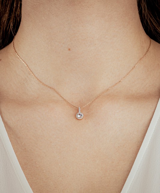 Zelta kulons ar dimantiem un caurspīdīgu topāzu - Goldinga