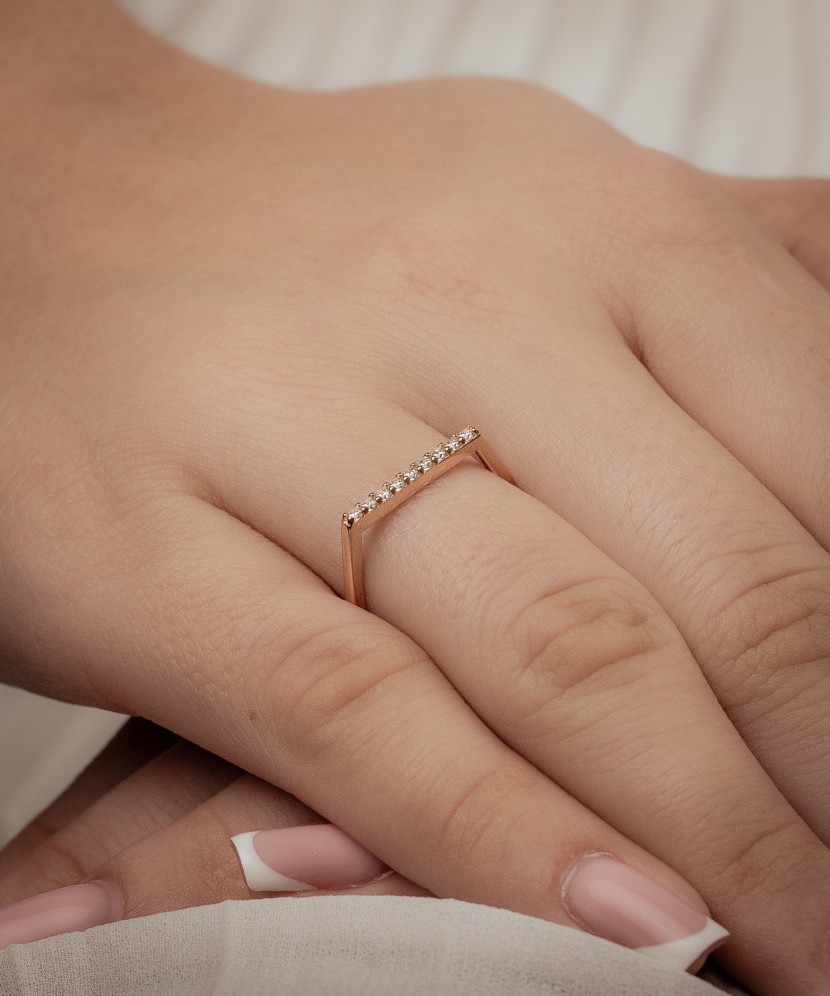 Золотое кольцо с цирконами