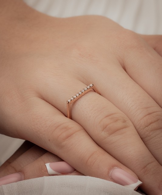 Zelta gredzens ar cirkonijiem