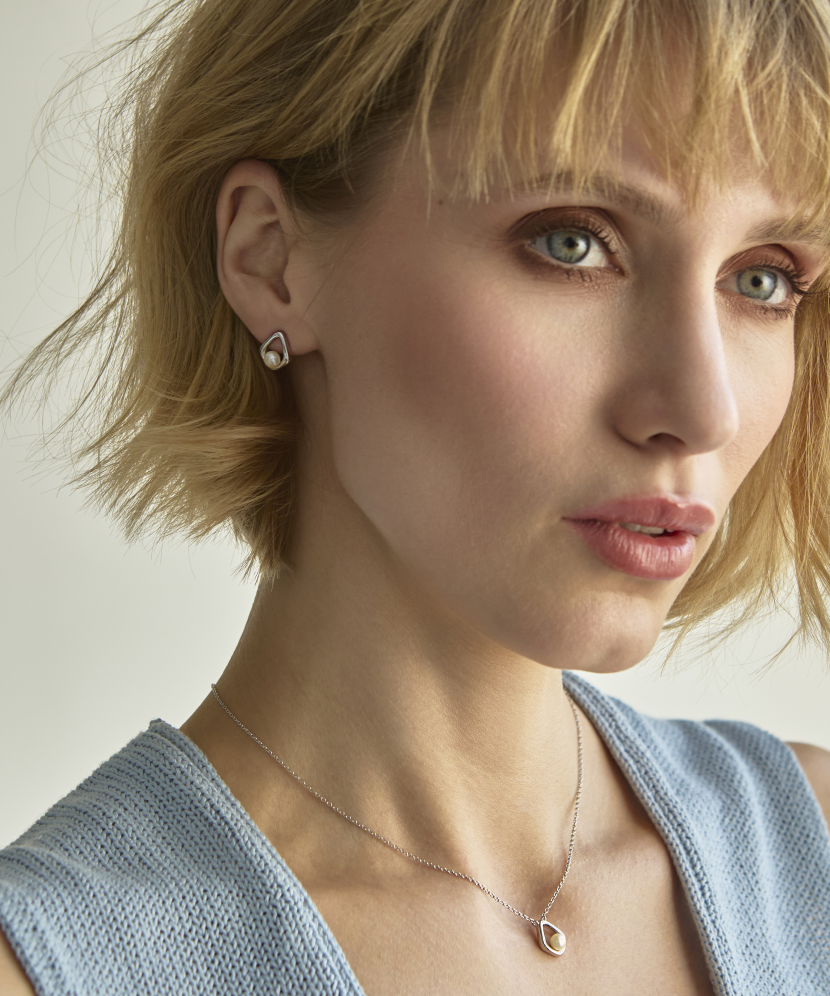 Sudraba ķēdīte ar pērļu piekariņu