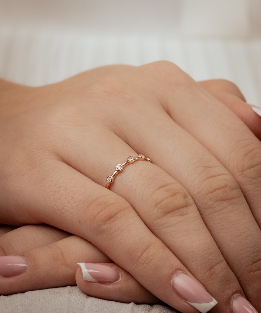 Zelta gredzens ar cirkonijiem