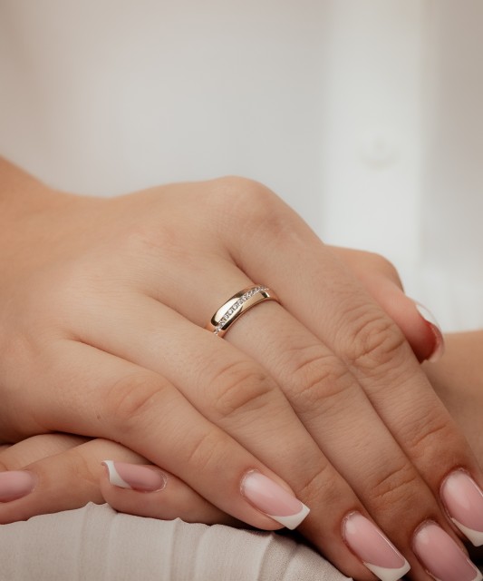 Золотое кольцо с цирконами