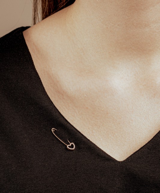 Zelta sakta ar cirkonijiem