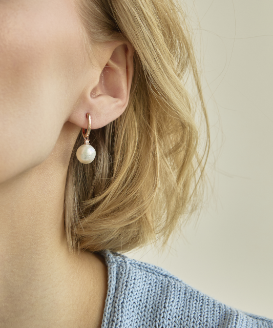 Zelta auskari ar pērlēm un cirkoniju