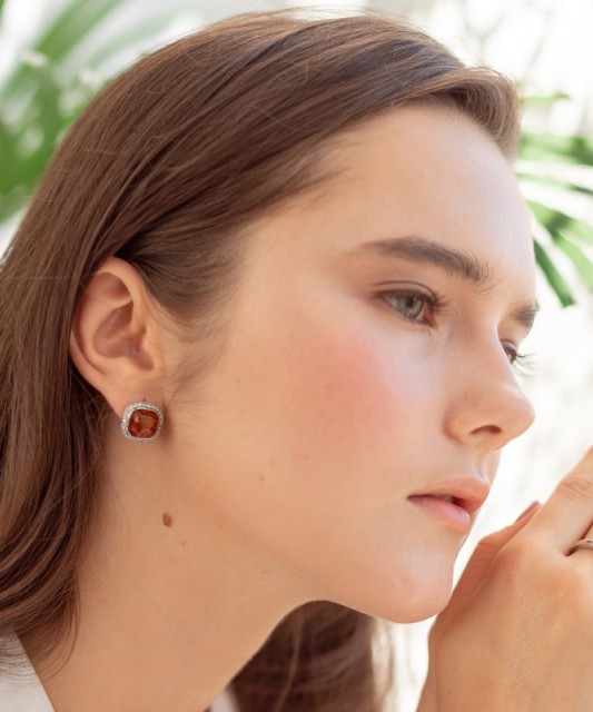 Sudraba auskari apzeltīti ar dzintaru