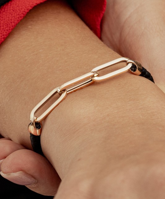 Кожаный браслет с вставками из золота и циркона