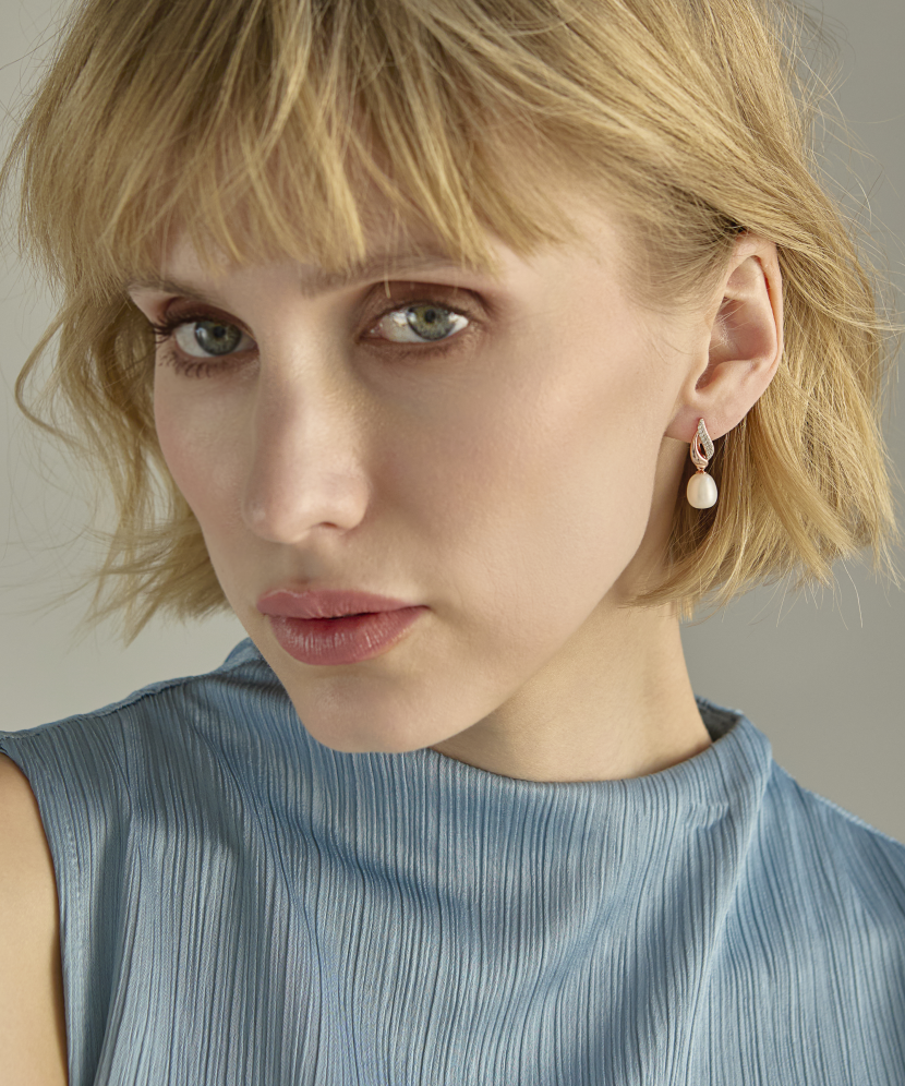 Серьги из позолоченного серебра с жемчугом и цирконами