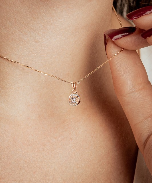 Zelta piekariņš ar dimantiem