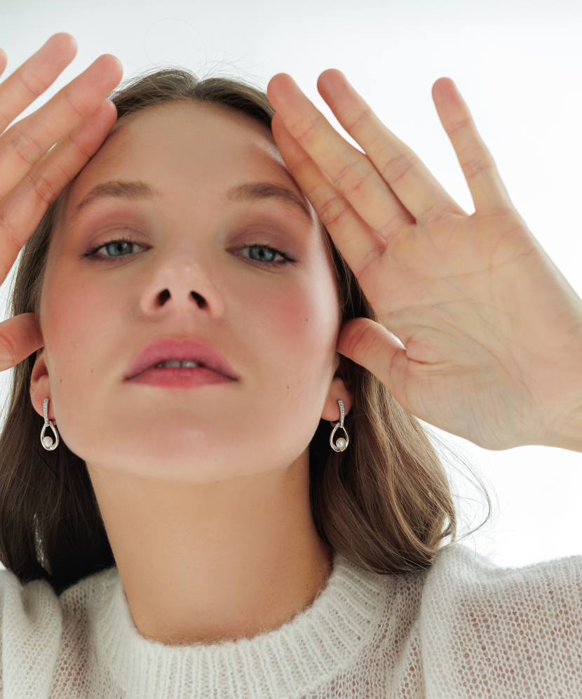 Серьги из серебра с жемчугом и цирконами