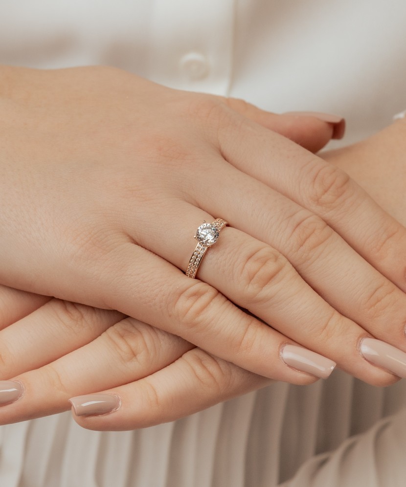 Золотое кольцо с цирконами