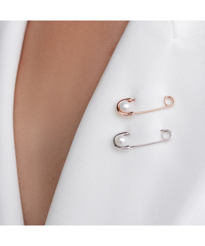 Брошь из золочёного серебра с жемчуг