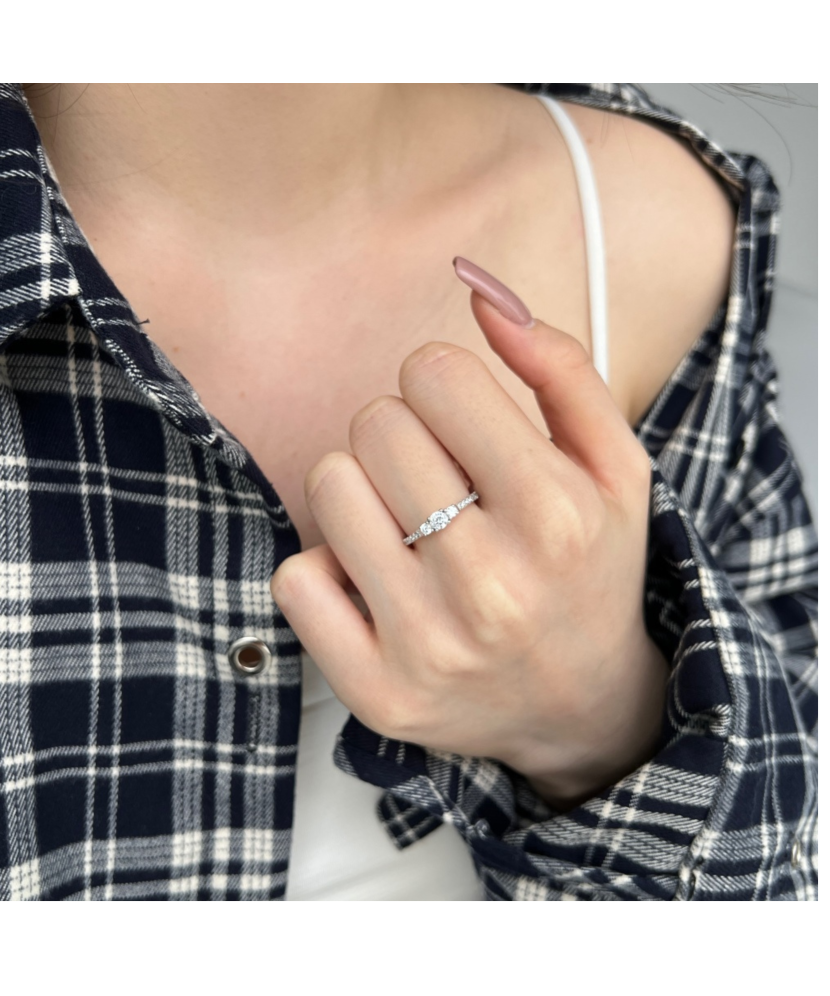 Sudraba gredzens ar cirkonijiem