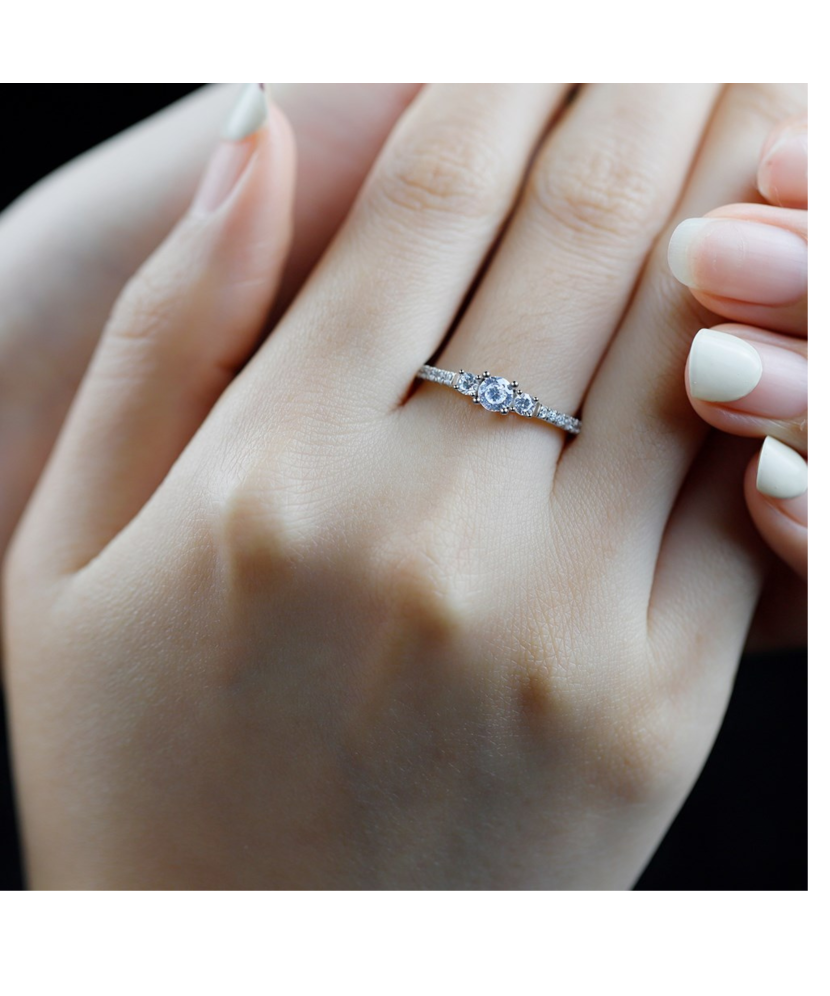 Sudraba gredzens ar cirkonijiem