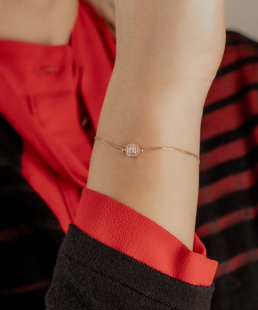 Zelta rokassprādze ar dimantiem