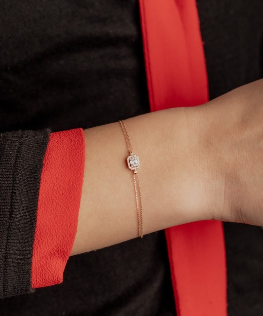 Zelta rokassprādze ar dimantiem