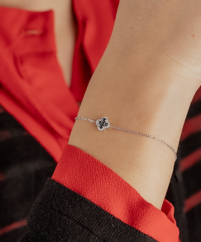 Браслет из белого золота с бриллиантами и лондонским топазом