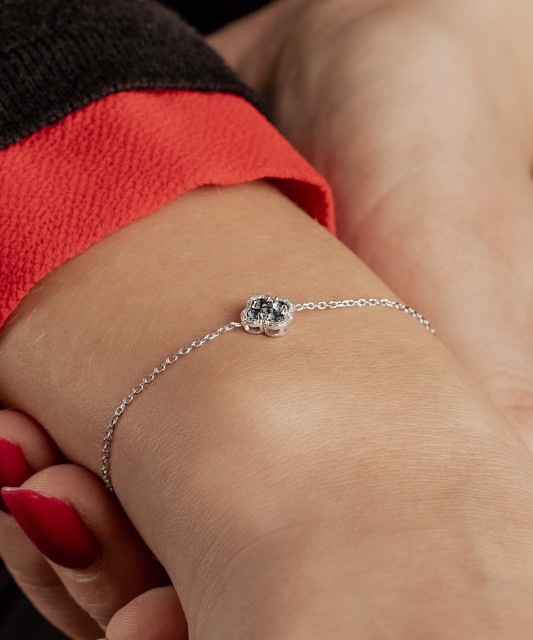 Baltā zelta rokassprādze ar dimantiem un Londonas topāzu