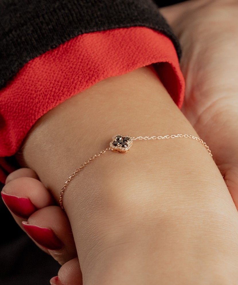 Золотой браслет с черными бриллиантами