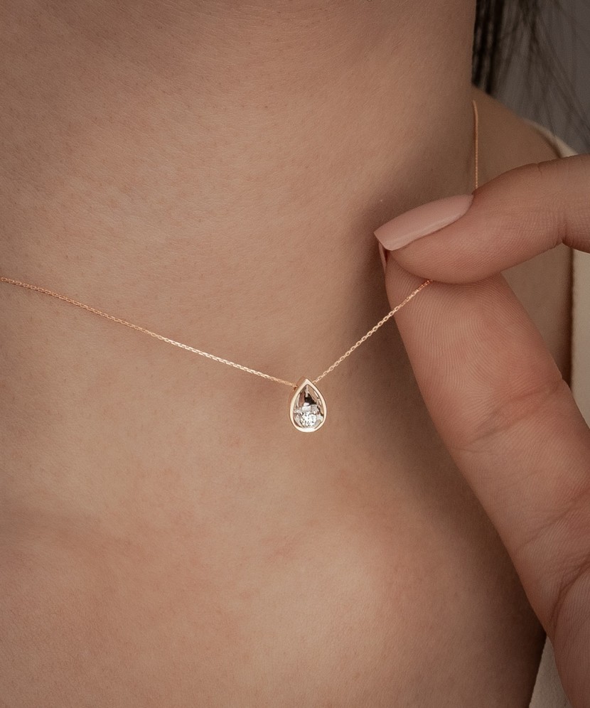 Zelta ķēdīte ar briljanta piekariņu